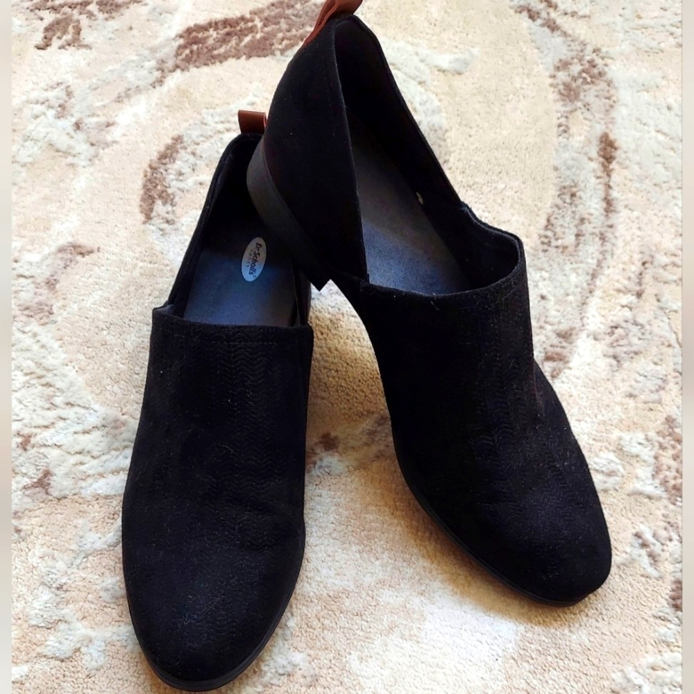 Women's low heel shoes